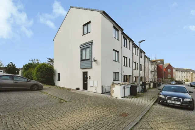 Nicholas Holman Road, Camborne, TR14, photo 1