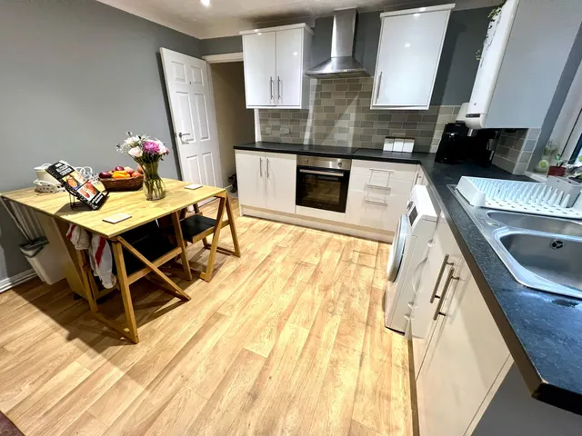 Avon Close, St Austell, PL25, photo 3