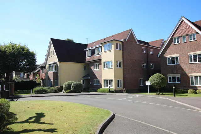 Epsom Road, Leatherhead, KT22, photo 1