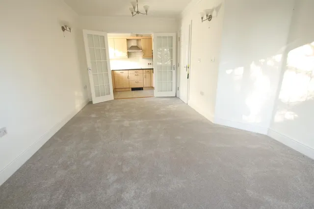 Epsom Road, Leatherhead, KT22, photo 3