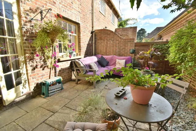 Hurn Court, BH23, photo 3