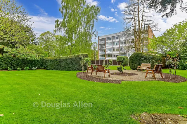The Bowls, Chigwell, IG7, photo 2