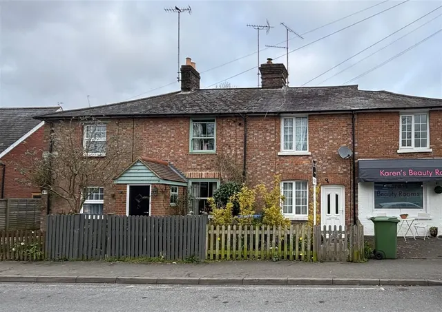 St Leonards Road, Horsham, West Sussex RH13 6EH, photo 1