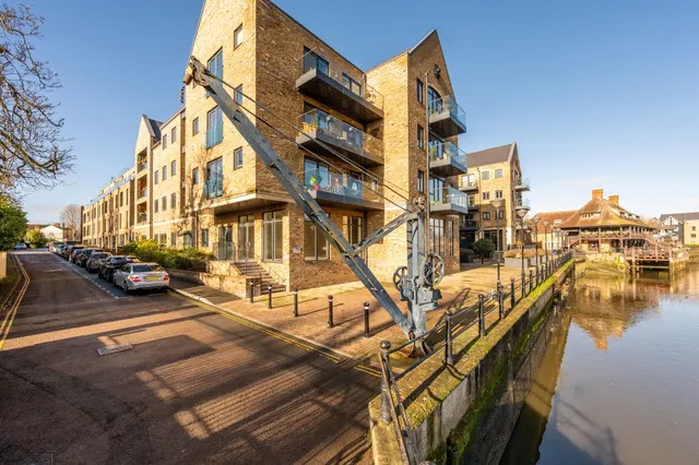 Flat 28, Lion Court, The Riverside Quarter, Lion Wharf Road, Isleworth, photo 1