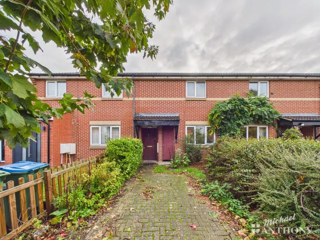 2 bedroom house, Bracken Way, Aylesbury, HP21