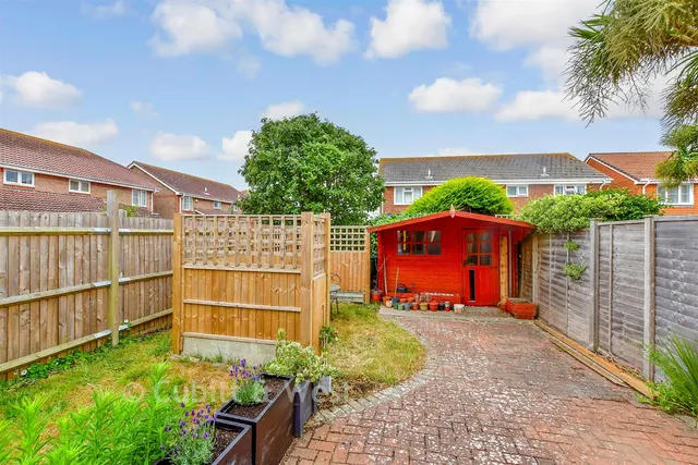 Acorn Close, Selsey, PO20, photo 2