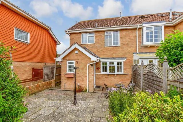 Acorn Close, Selsey, PO20, photo 1