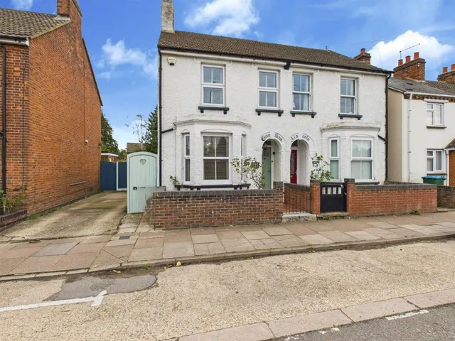 Buckingham Road, Aylesbury, photo 1