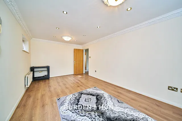 Wickets Way, Ilford, IG6, photo 3