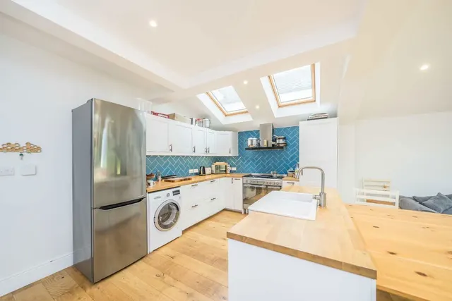 Gleneldon Road, SW16, photo 2
