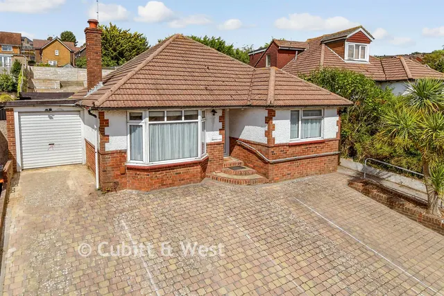 Warren Way, Woodingdean, BN2, photo 1