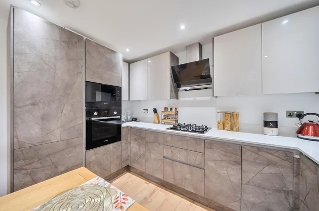 Brittain Road, Hersham, KT12, photo 3