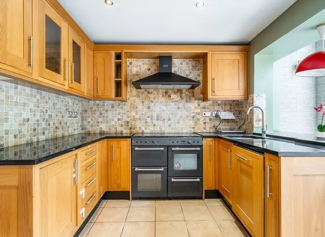 Photo 3 — Worton Road, Isleworth, TW7