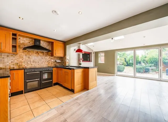 Photo 2 — Worton Road, Isleworth, TW7