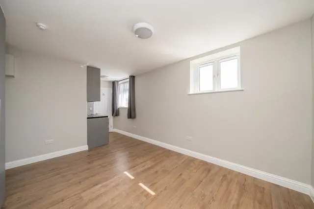 Hall Road, TW7, photo 3