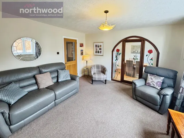 Brightwell Close, Upton, CH49, photo 3
