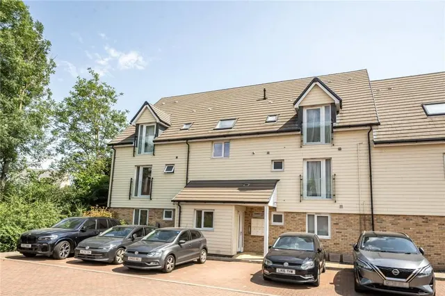 Cameo Court, Aylesbury, HP18, photo 1