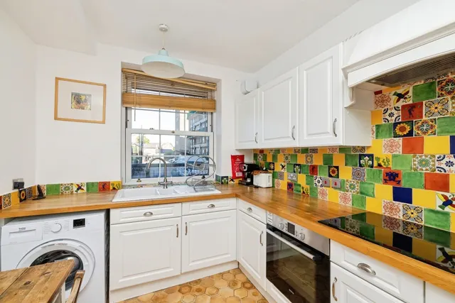 Photo 2 — Worsopp Drive, Clapham, London, SW4