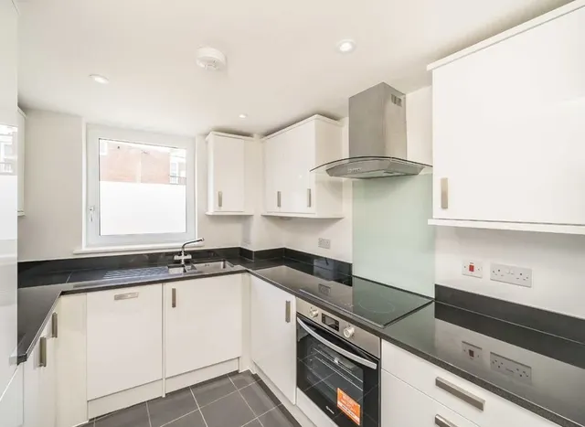 Photo 3 — Clarence Avenue, Clapham South, SW4