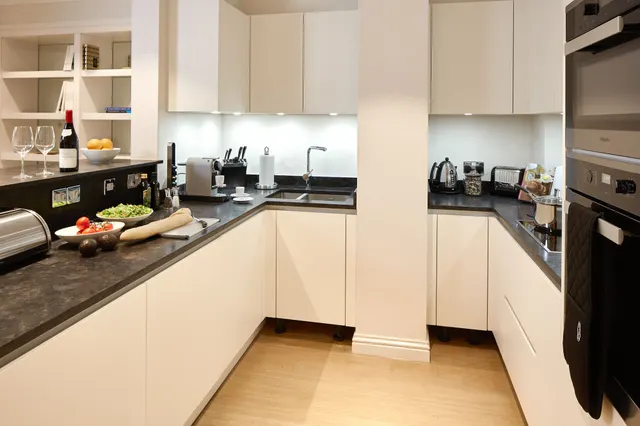 Photo 2 — Luxury One Bedroom Garden Terrace, Cheval Hyde Park Gate, 2-4 Hyde Park Gate, London