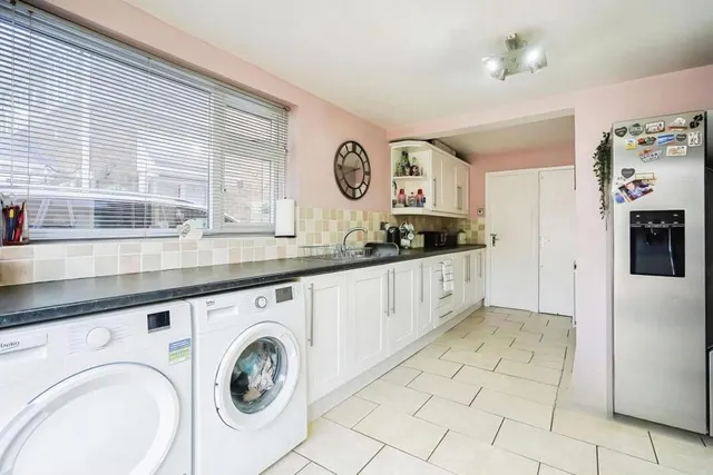 Farnborough Road, Clifton, NG11, photo 3