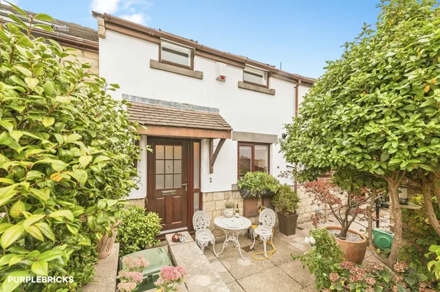 Grey Gables, Netherton, WF4, photo 1