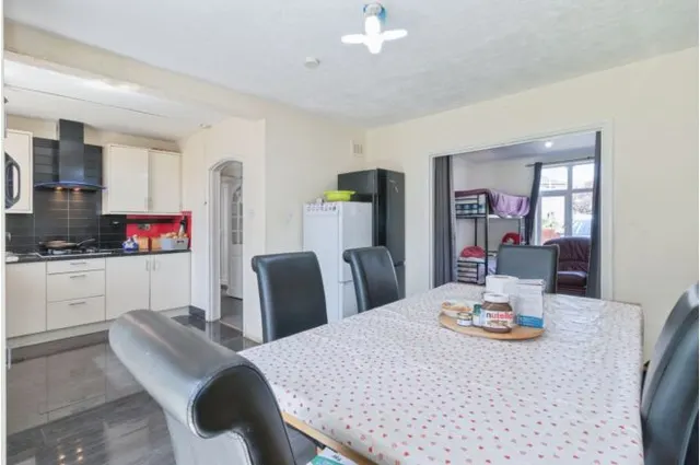 Photo 3 — Hillary Place, Leicester