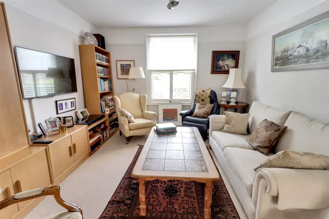 Church Road, Earley, RG6, photo 2