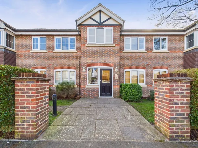 Ashford, Surrey, photo 1