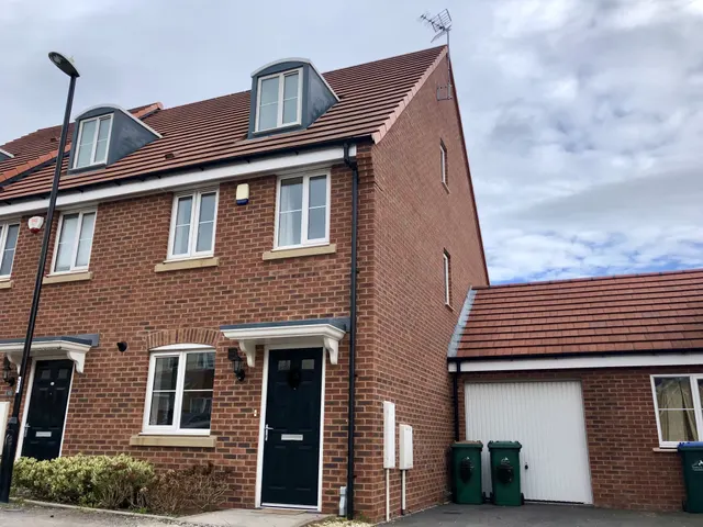 Surrey Drive, Coventry, CV3, photo 1