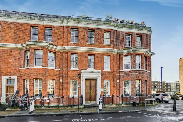East Arbour Street, London, photo 1