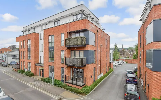 Avebury Avenue, Tonbridge, TN9, photo 1