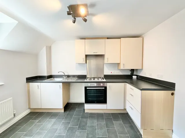 Riverside Crescent, Hall Yard, ST10, photo 2
