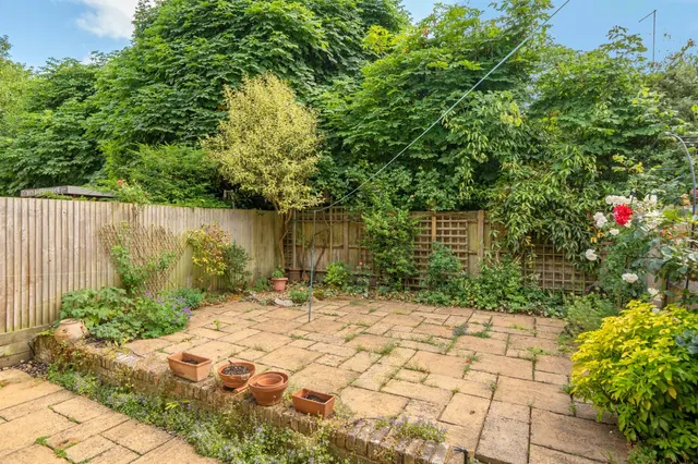 Laura Close, Enfield, EN1, photo 2