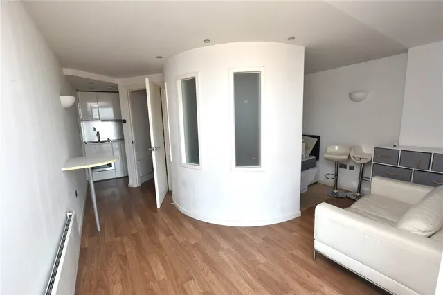 Bridgewater Place, Leeds, LS11, photo 2