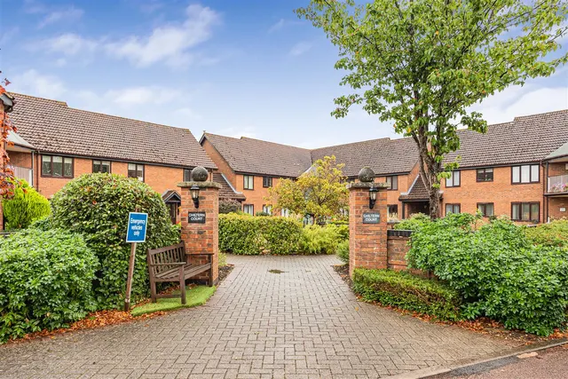 St. Barnabas Road, Emmer Green, RG4, photo 1