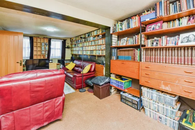 Wood Lane, Chippenham, SN15, photo 3