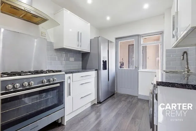 Theydon Crescent, Basildon, SS14, photo 2