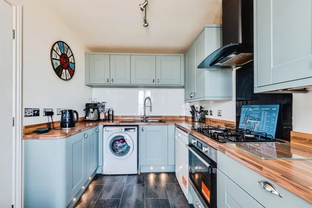 Cassini Drive, Swindon, SN25, photo 2