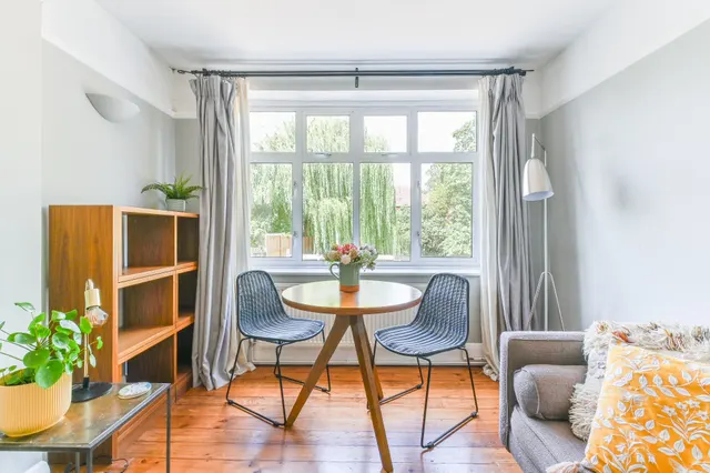 Photo 3 — 2 Monica Court, 44 Lewin Road, London