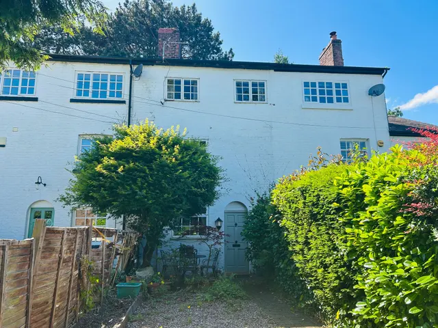 Arley Grove, Lymm, photo 1