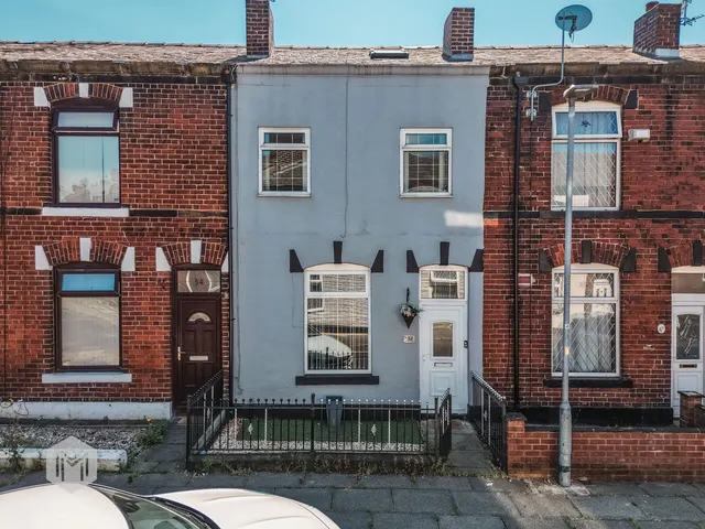 Brookshaw Street, Bury, BL9 6EB, photo 1