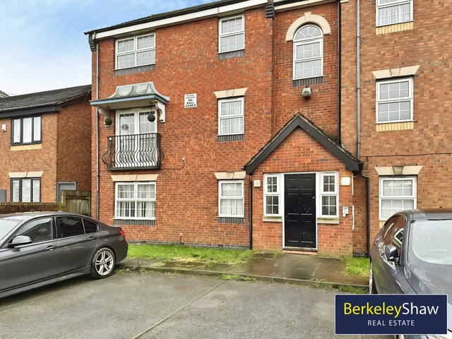 Francine Close, Liverpool, L3, photo 1