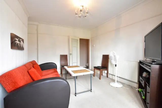 Photo 2 — Alderwood Road, Eltham, SE9 2LQ