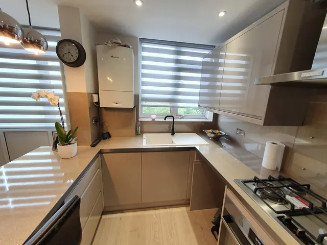 Photo 2 — Gardner Close, London, E11