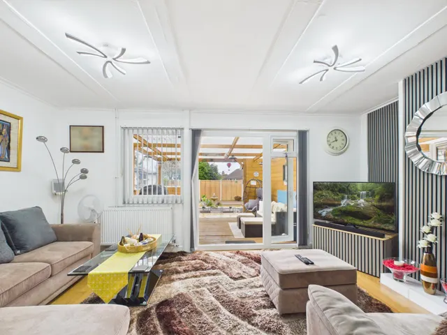 Allaway Avenue, Paulsgrove, PO6, photo 3