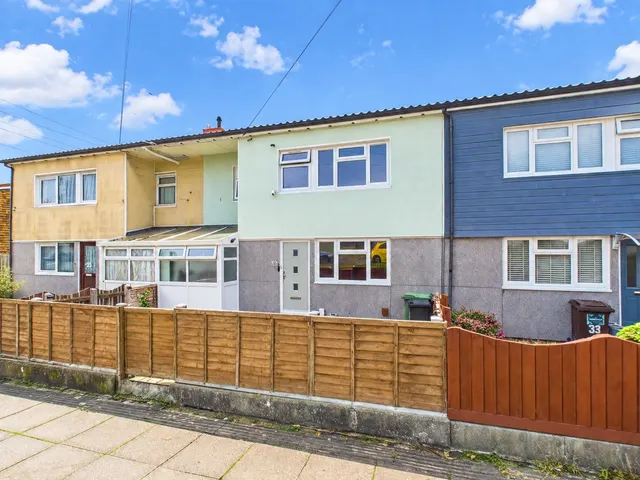 Allaway Avenue, Paulsgrove, PO6, photo 1