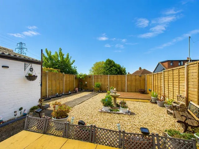 Allaway Avenue, Paulsgrove, PO6, photo 2