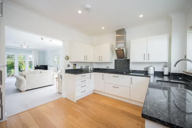 Oak Tree Gardens, West Hill, EX11, photo 2