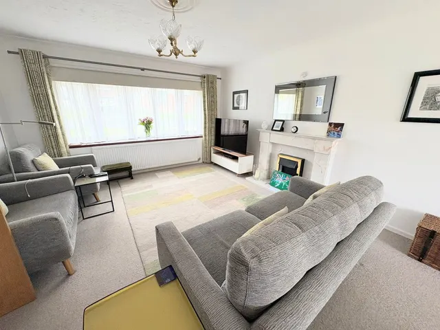 Woodlands Park, Betws, SA18, photo 3